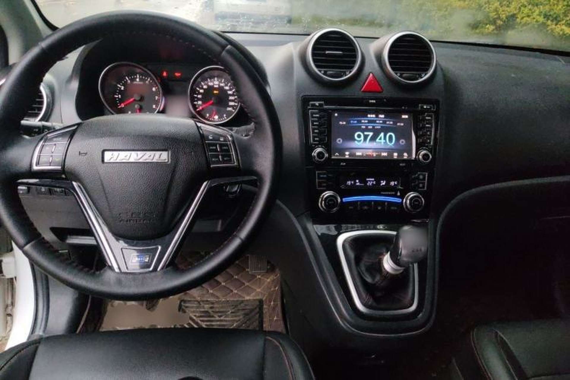 Used Haval H6 2016 Upgraded Model 1.5T Manual Two-Wheel Drive Elite Version Center Console