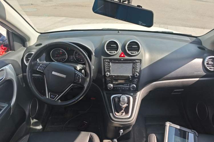 Used Haval H6 2016 Upgraded Model 1.5T Manual Two-Wheel Drive Elite Version Center Console