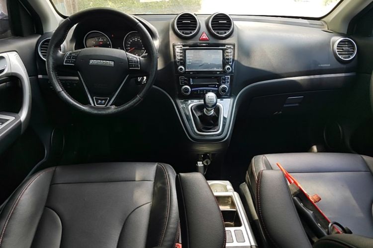 Used Haval H6 2016 Upgraded Model 1.5T Manual Two-Wheel Drive Elite Version Center Console