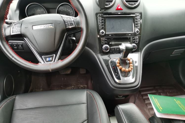 Used Haval H6 2016 Upgraded Model 1.5T Automatic Two-Wheel Drive Elite Version Center Console