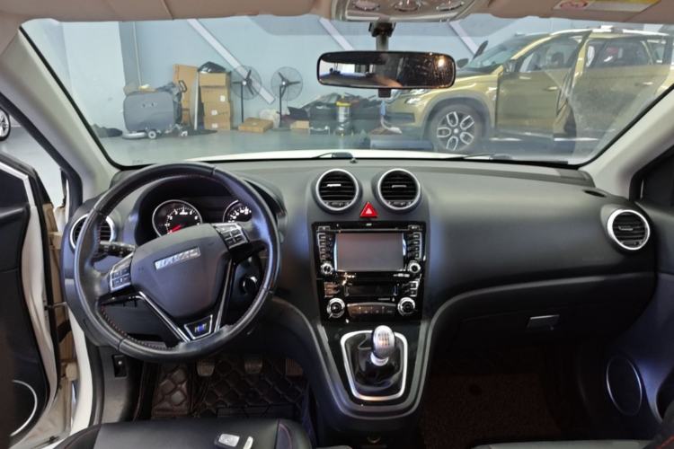 Used Haval H6 2016 Upgraded Model 1.5T Manual Two-Wheel Drive Elite Version Center Console