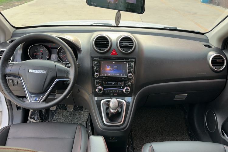 Used Haval H6 2016 Upgraded Model 1.5T Manual Two-Wheel Drive Urban Version Center Console