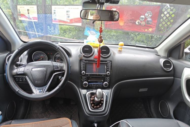 Used Haval H6 2016 Upgraded Model 1.5T Manual Two-Wheel Drive Elite Version Center Console