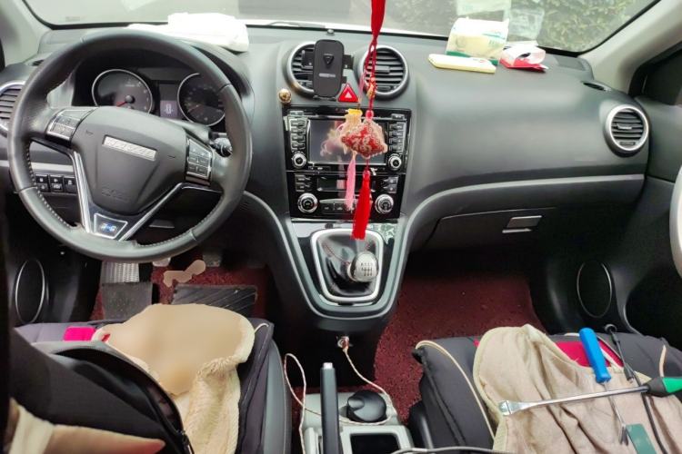 Used Haval H6 2016 Upgraded Model 1.5T Manual Two-Wheel Drive Elite Version Center Console