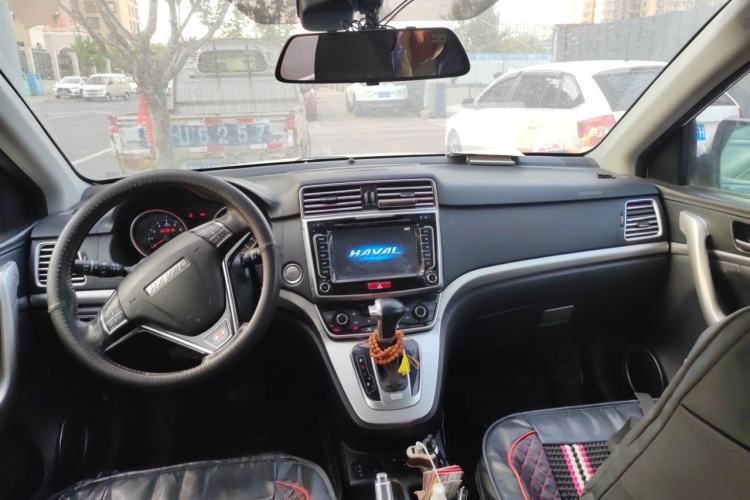 Used Haval H6 2016 Upgraded Model 1.5T Automatic Two-Wheel Drive Elite Version Center Console