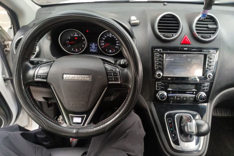 Used Haval H6 2016 Upgraded Model 1.5T Automatic Two-Wheel Drive Elite Version Center Console