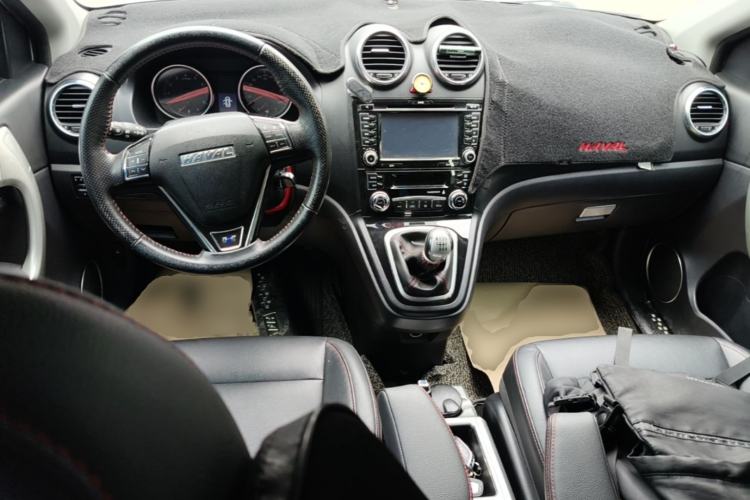 Used Haval H6 2016 Upgraded Model 1.5T Manual Two-Wheel Drive Elite Version Center Console