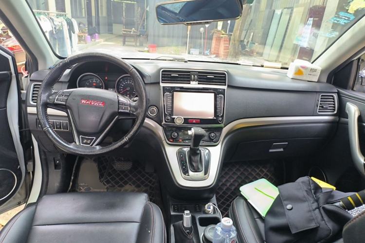 Used Haval H6 2016 Upgraded Model 1.5T Automatic Two-Wheel Drive Elite Version Center Console