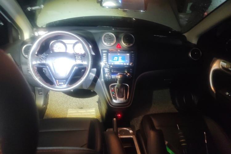 Used Haval H6 2016 Upgraded Model 1.5T Automatic Two-Wheel Drive Elite Version Center Console