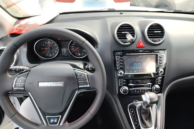 Used Haval H6 2016 Upgraded Model 1.5T Automatic Two-Wheel Drive Elite Version Center Console
