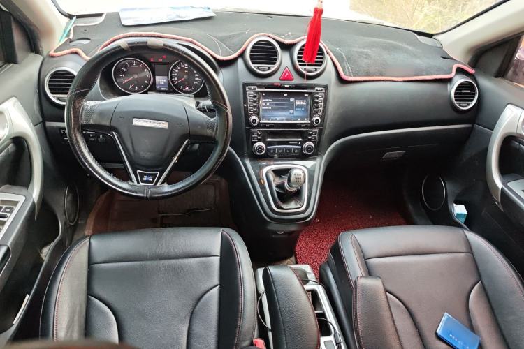 Used Haval H6 2016 Upgraded Model 1.5T Manual Two-Wheel Drive Urban Version Center Console