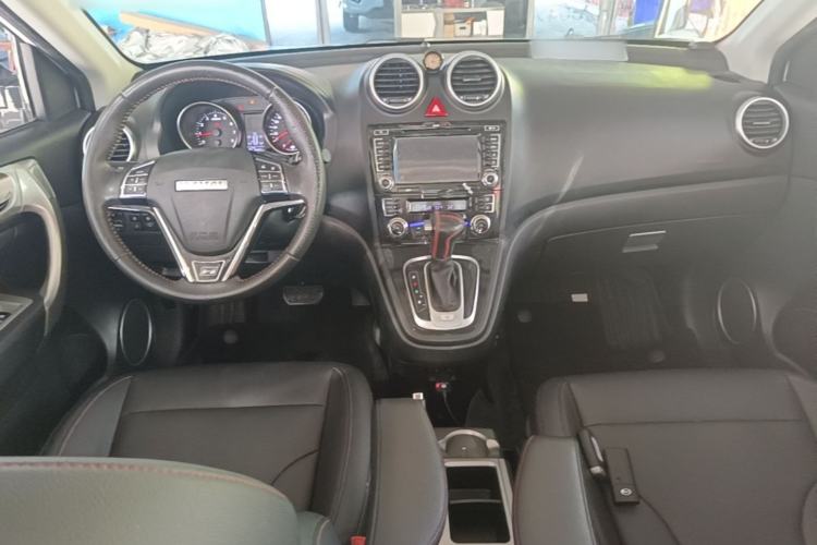 Used Haval H6 2016 Upgraded Model 1.5T Automatic Two-Wheel Drive Elite Version Center Console