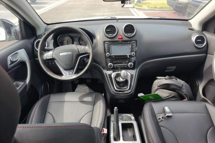 Used Haval H6 2016 Upgraded Model 1.5T Manual Two-Wheel Drive Elite Version Center Console