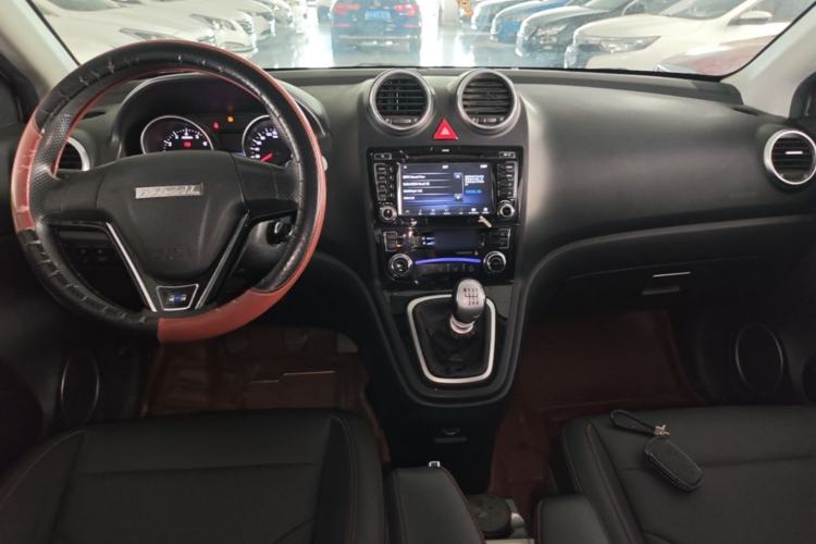 Used Haval H6 2016 Upgraded Model 1.5T Manual Two-Wheel Drive Urban Version Center Console