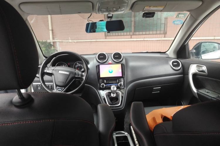 Used Haval H6 2016 Upgraded Model 1.5T Manual Two-Wheel Drive Elite Version Center Console