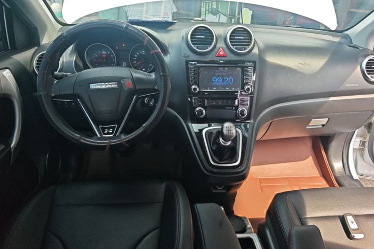 Used Haval H6 2016 Upgraded Model 1.5T Manual Two-Wheel Drive Urban Version Center Console