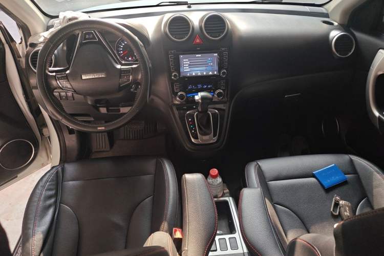 Used Haval H6 2016 Upgraded Model 1.5T Automatic Two-Wheel Drive Elite Version Center Console