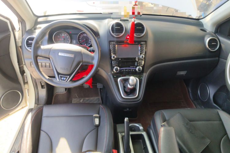 Used Haval H6 2016 Upgraded Model 1.5T Manual Two-Wheel Drive Urban Version Center Console
