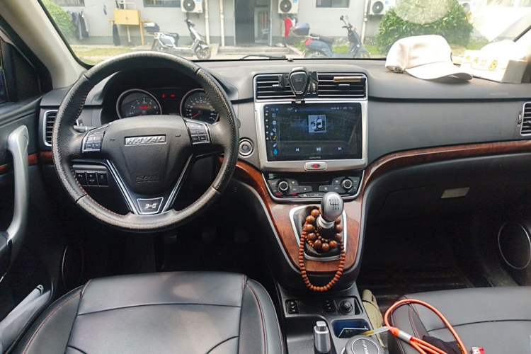 Used Haval H6 2016 Upgraded Model 1.5T Manual Two-Wheel Drive Prestige Version Center Console