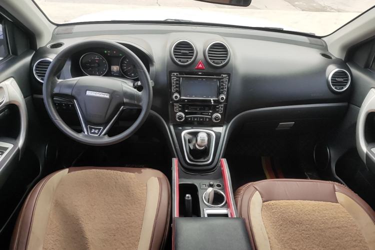 Used Haval H6 2016 Upgraded Model 1.5T Manual Two-Wheel Drive Urban Version Center Console