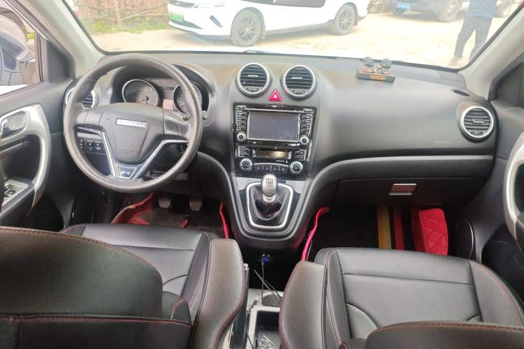 Used Haval H6 2016 Upgraded Model 1.5T Manual Two-Wheel Drive Urban Version Center Console