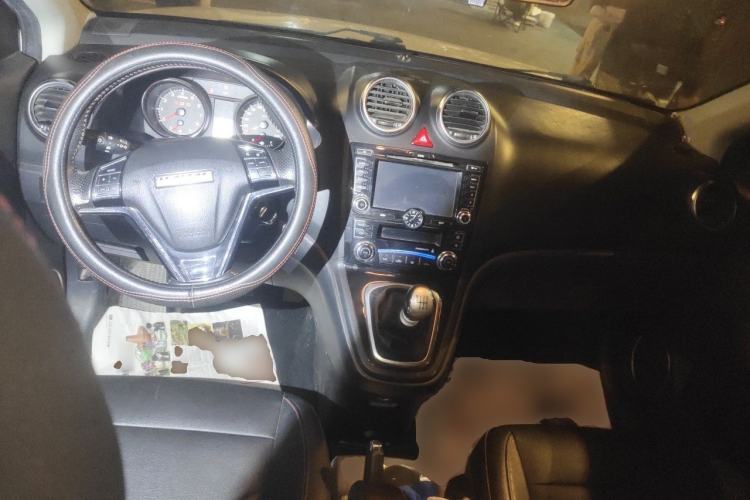 Used Haval H6 2016 Upgraded Model 1.5T Manual Two-Wheel Drive Elite Version Center Console