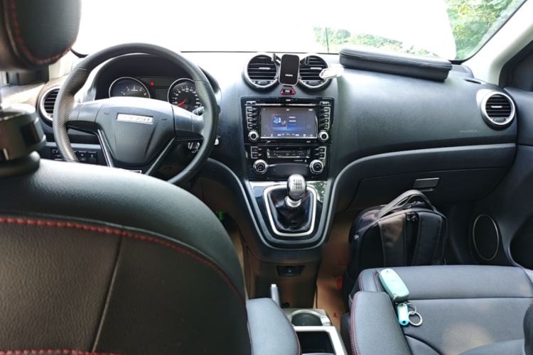 Used Haval H6 2016 Upgraded Model 1.5T Manual Two-Wheel Drive Urban Version Center Console