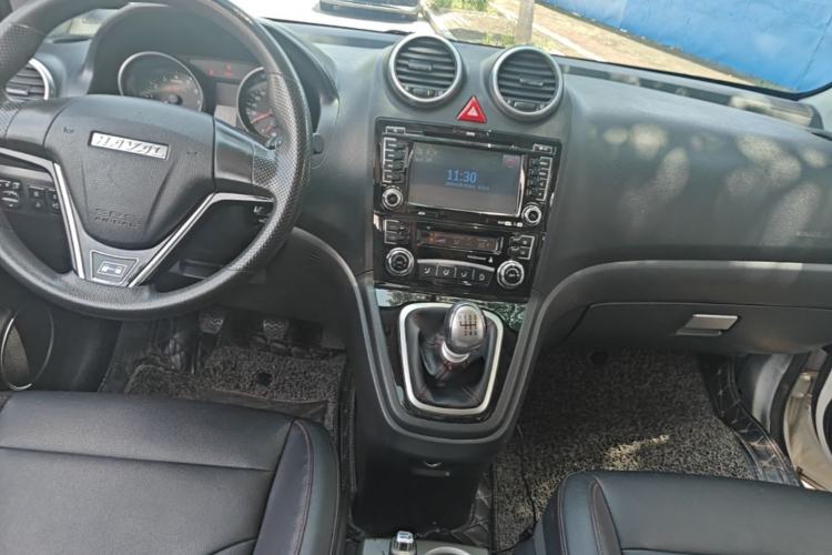 Used Haval H6 2016 Upgraded Model 1.5T Manual Two-Wheel Drive Urban Version Center Console