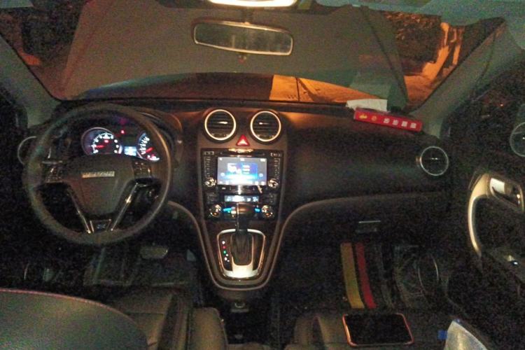 Used Haval H6 2016 Upgraded Model 1.5T Automatic Two-Wheel Drive Elite Version Center Console