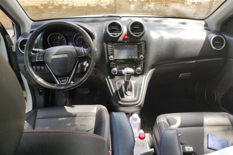 Used Haval H6 2016 Upgraded Model 1.5T Automatic Two-Wheel Drive Elite Version Center Console