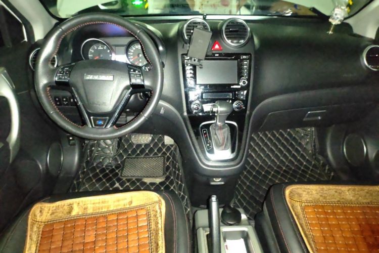Used Haval H6 2016 Upgraded Model 1.5T Automatic Two-Wheel Drive Elite Version Center Console