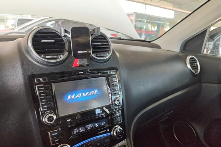 Used Haval H6 2016 Upgraded Model 1.5T Manual Two-Wheel Drive Elite Version Center Console