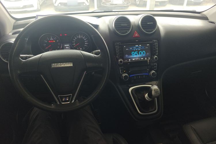 Used Haval H6 2016 Upgraded Model 1.5T Manual Two-Wheel Drive Urban Version Center Console