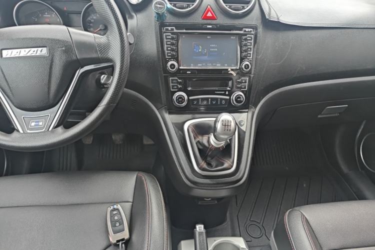Used Haval H6 2016 Upgraded Model 1.5T Manual Two-Wheel Drive Urban Version Center Console