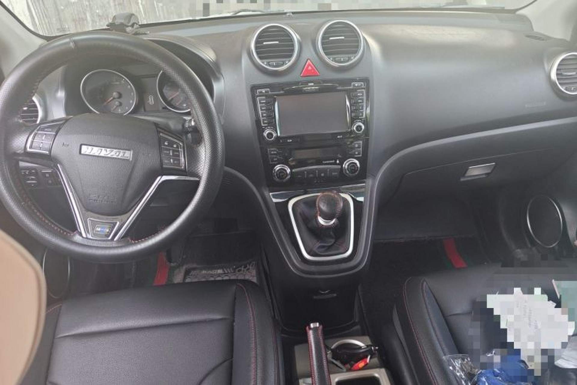 Used Haval H6 2016 Upgraded Model 1.5T Manual Two-Wheel Drive Elite Version Center Console