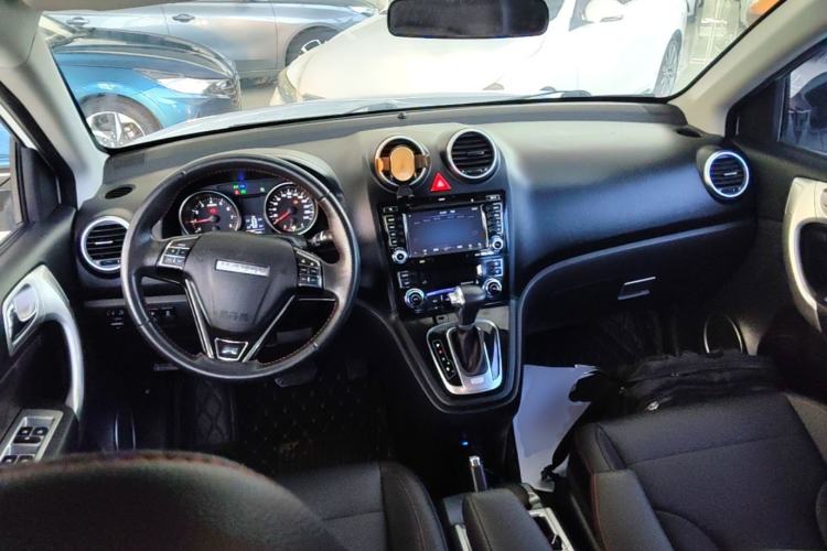 Used Haval H6 2016 Upgraded Model 1.5T Automatic Two-Wheel Drive Elite Version Center Console
