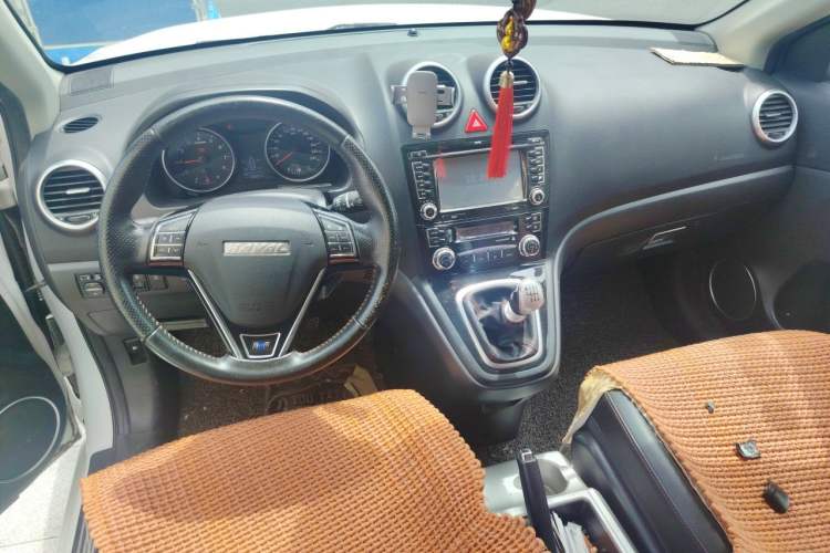 Used Haval H6 2016 Upgraded Model 1.5T Manual Two-Wheel Drive Elite Version Center Console