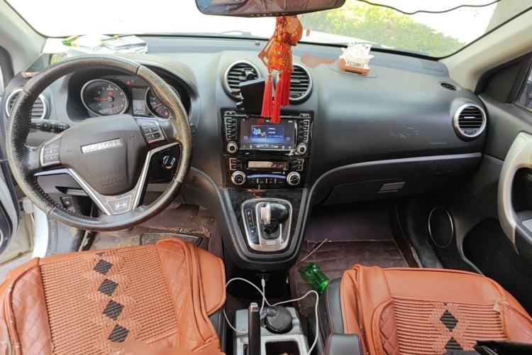Used Haval H6 2016 Upgraded Model 1.5T Automatic Two-Wheel Drive Elite Version Center Console