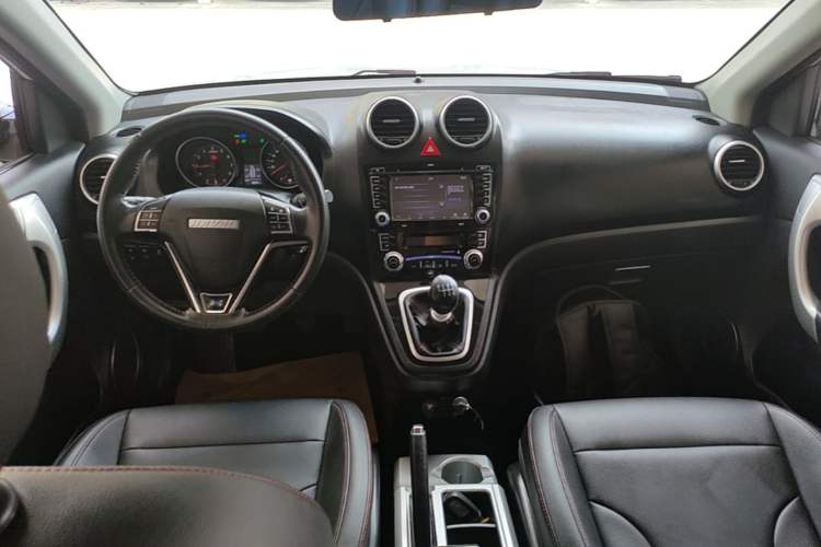 Used Haval H6 2016 Upgraded Model 1.5T Manual Two-Wheel Drive Elite Version Center Console