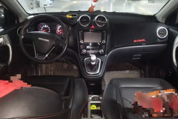 Used Haval H6 2016 Upgraded Model 1.5T Manual Two-Wheel Drive Value Edition Center Console