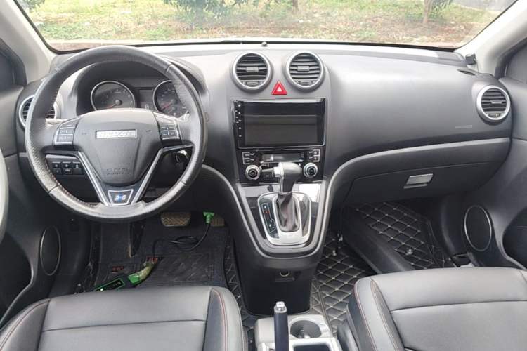 Used Haval H6 2016 Upgraded Model 1.5T Automatic Two-Wheel Drive Elite Version Center Console