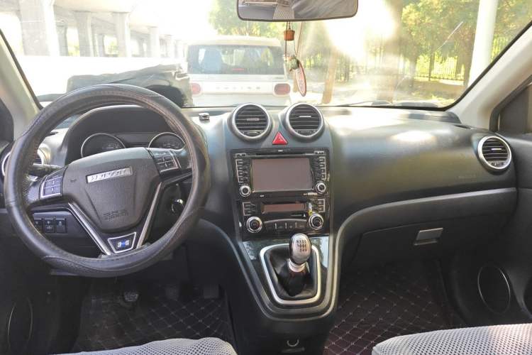 Used Haval H6 2016 Upgraded Model 1.5T Manual Two-Wheel Drive Elite Version Center Console