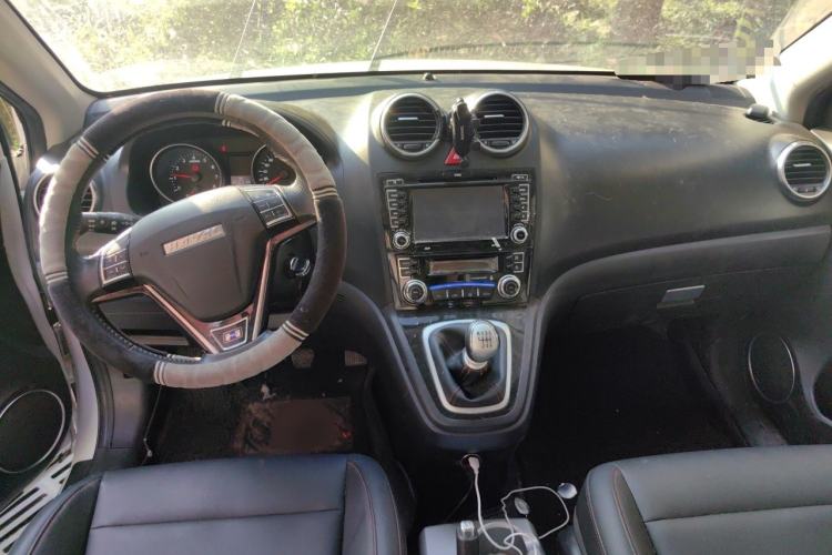 Used Haval H6 2016 Upgraded Model 1.5T Manual Two-Wheel Drive Elite Version Center Console