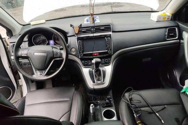Used Haval H6 2016 Upgraded Model 1.5T Automatic Two-Wheel Drive Elite Version Center Console