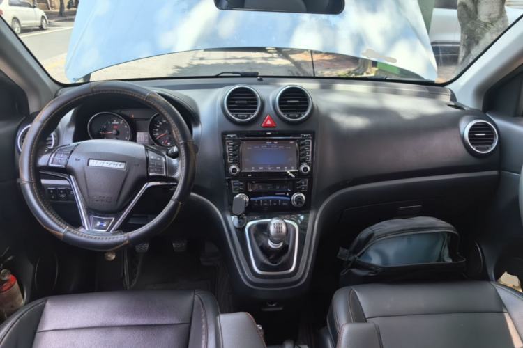 Used Haval H6 2016 Upgraded Model 1.5T Manual Two-Wheel Drive Elite Version Center Console