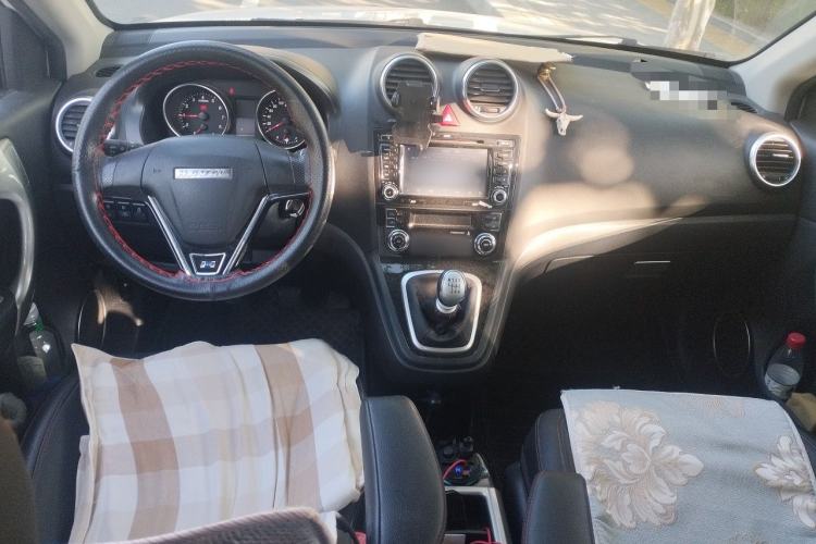 Used Haval H6 2016 Upgraded Model 1.5T Manual Two-Wheel Drive Urban Version Center Console