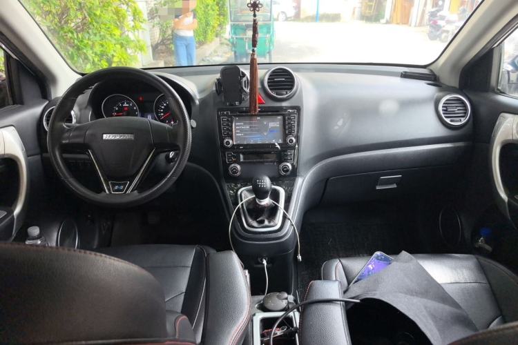 Used Haval H6 2016 Upgraded Model 1.5T Manual Two-Wheel Drive Urban Version Center Console