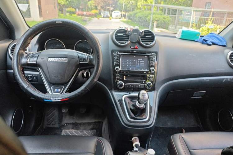 Used Haval H6 2016 Upgraded Model 1.5T Manual Two-Wheel Drive Elite Version Center Console