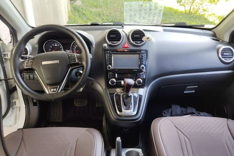 Used Haval H6 2016 Upgraded Model 1.5T Automatic Two-Wheel Drive Elite Version Center Console