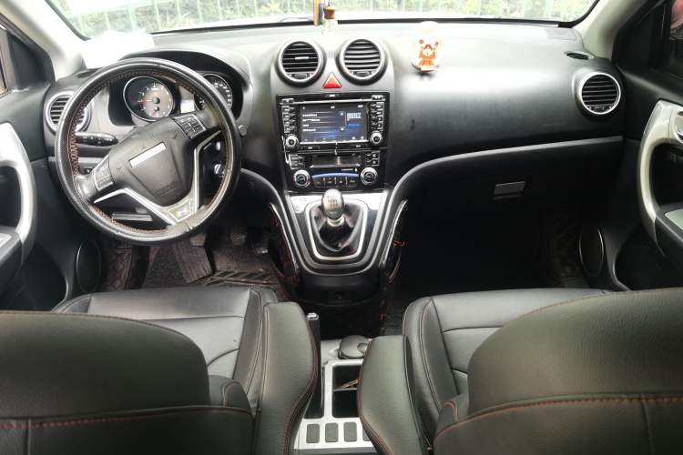 Used Haval H6 2016 Upgraded Model 1.5T Manual Two-Wheel Drive Elite Version Center Console